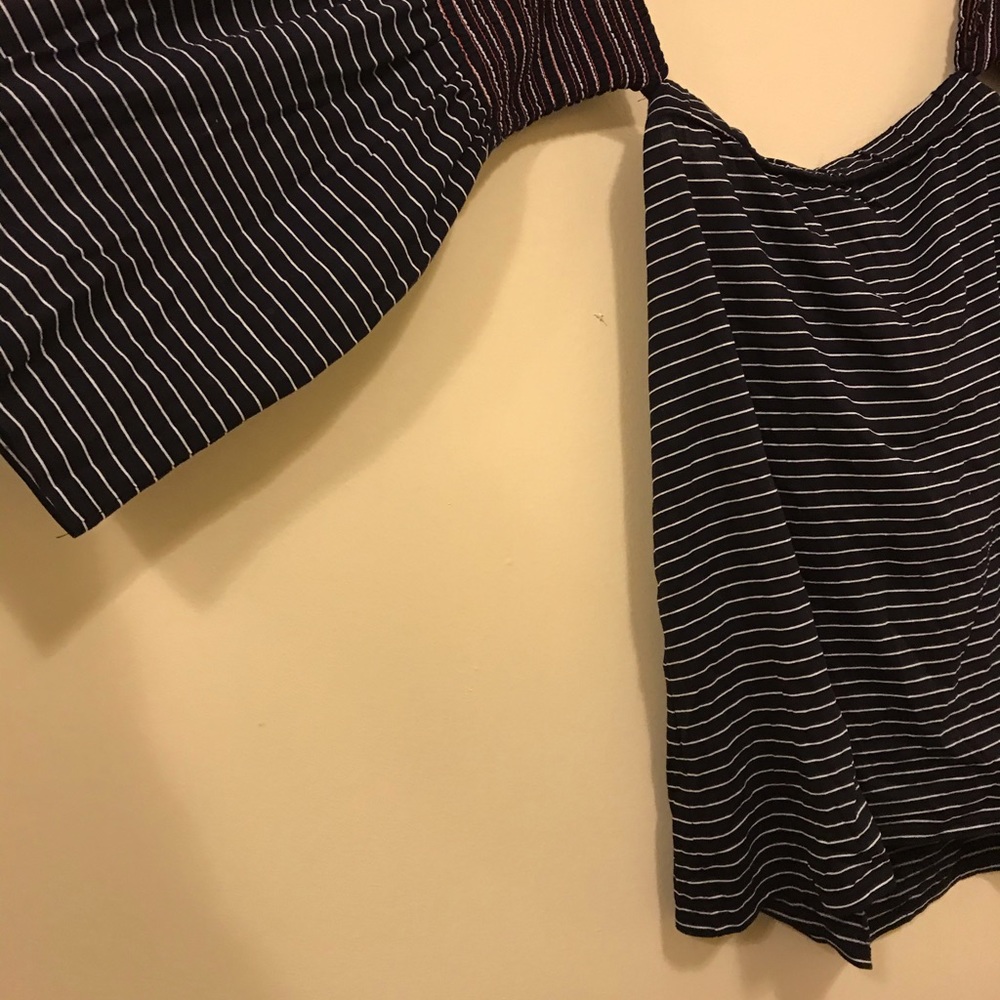 Club Monaco Off The Shoulder Top - Picture 5 of 6
